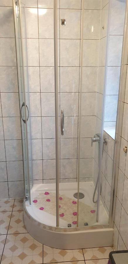 "U Izy" Pokoje Goscinne I Przyczepy Campingowe Mielno  Exterior foto