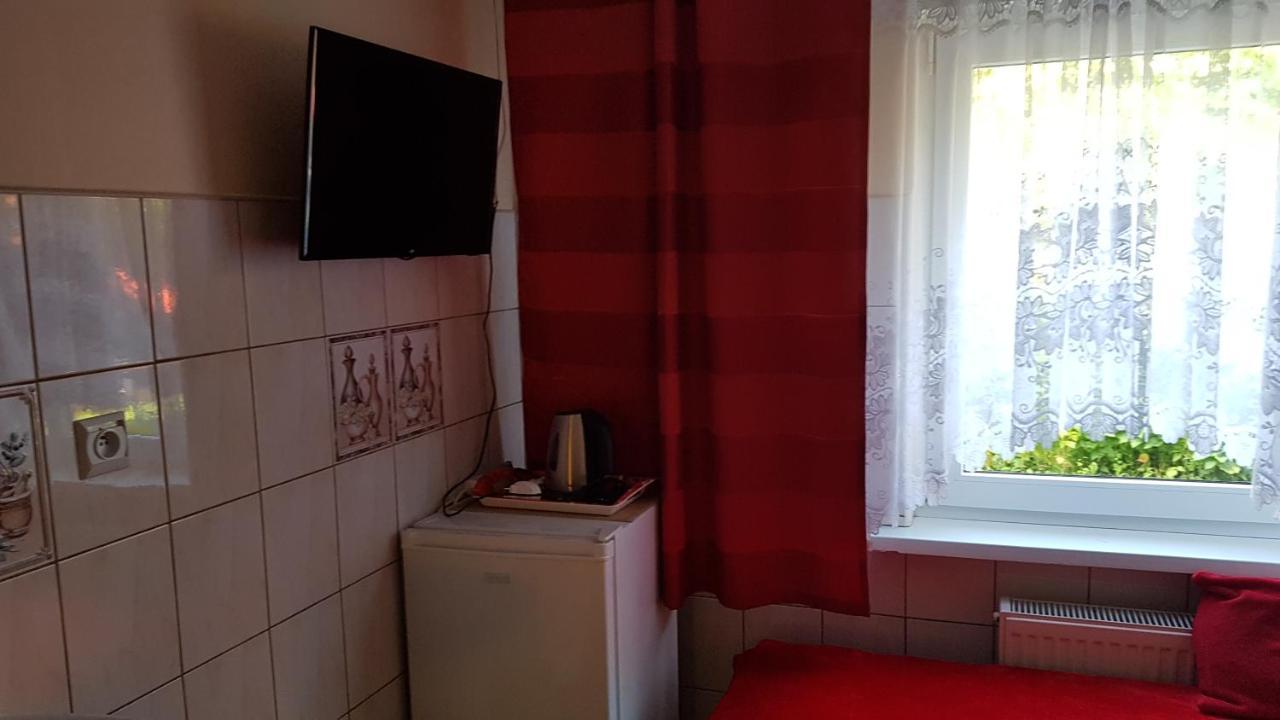 "U Izy" Pokoje Goscinne I Przyczepy Campingowe Mielno  Exterior foto