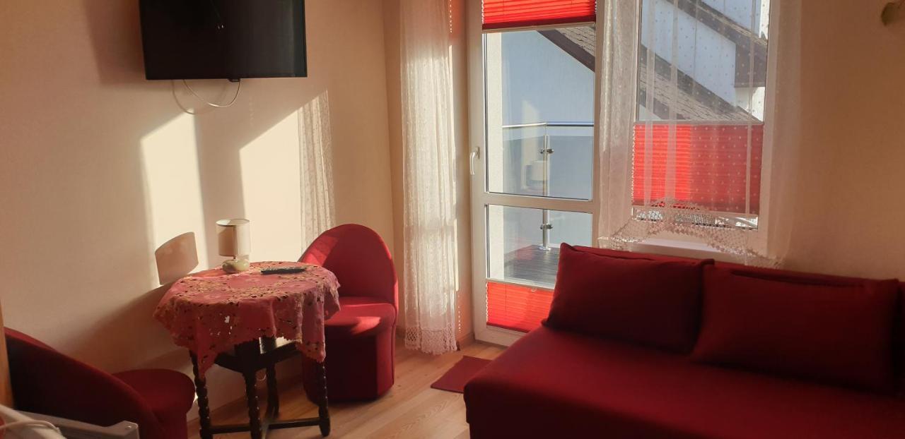 "U Izy" Pokoje Goscinne I Przyczepy Campingowe Mielno  Exterior foto