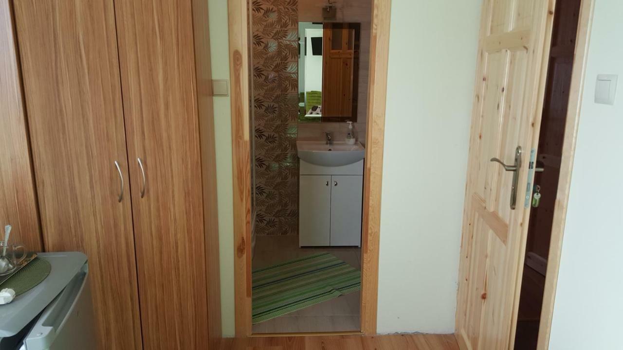 "U Izy" Pokoje Goscinne I Przyczepy Campingowe Mielno  Exterior foto