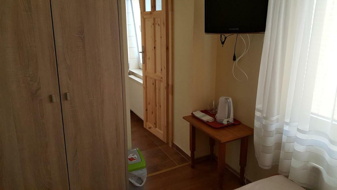 "U Izy" Pokoje Goscinne I Przyczepy Campingowe Mielno  Exterior foto
